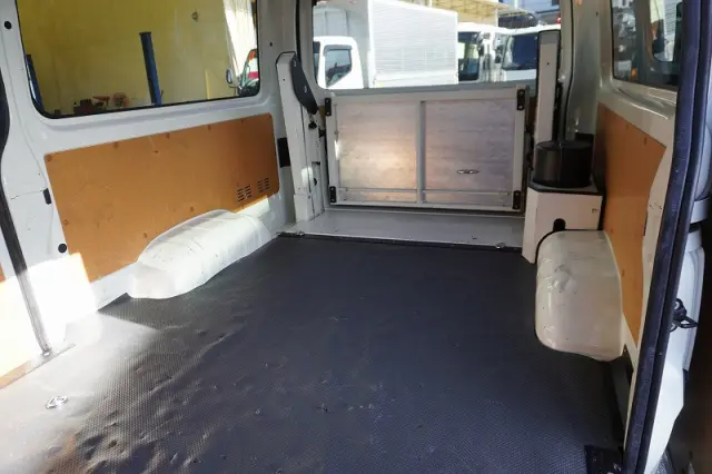 トヨタ ハイエースバン 3BF-TRH200V(2WD)の写真25