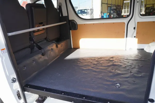 トヨタ ハイエースバン 3BF-TRH200V(2WD)の写真26