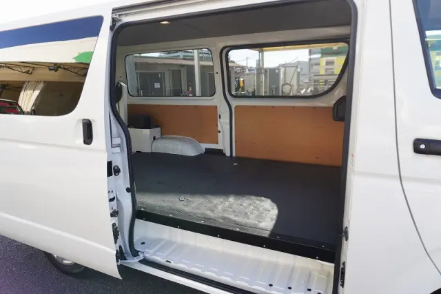 トヨタ ハイエースバン 3BF-TRH200V(2WD)の写真28