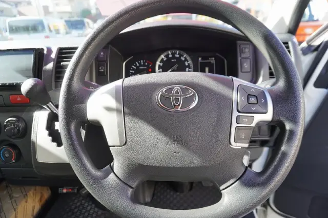 トヨタ ハイエースバン 3BF-TRH200V(2WD)の写真30