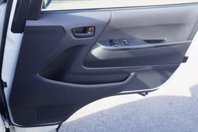 トヨタ ハイエースバン 3BF-TRH200V(2WD)の写真38