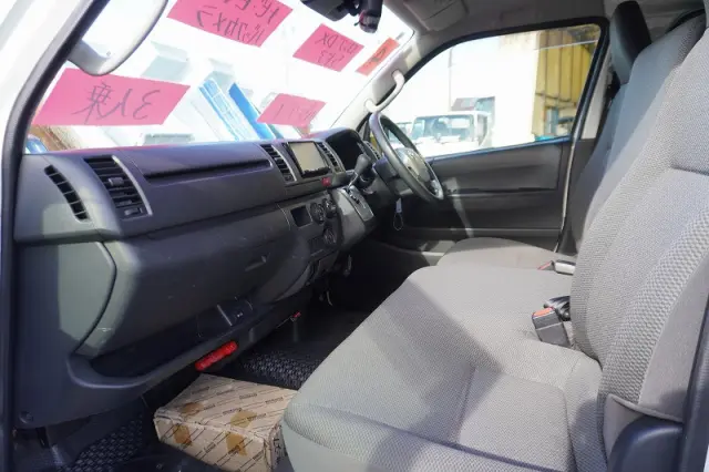 トヨタ ハイエースバン 3BF-TRH200V(2WD)の写真41