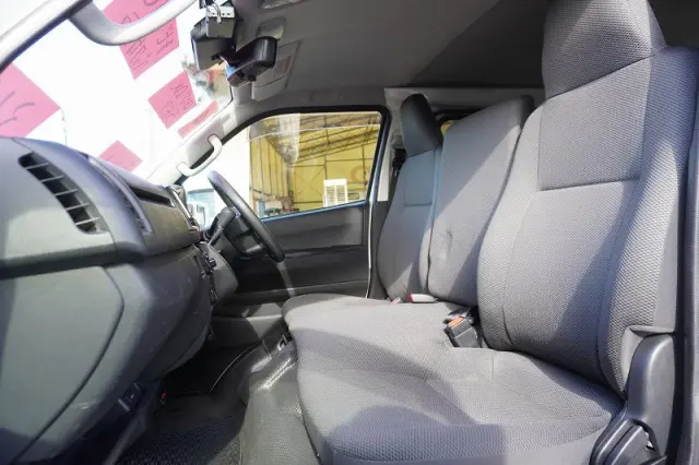 トヨタ ハイエースバン 3BF-TRH200V(2WD)の写真42