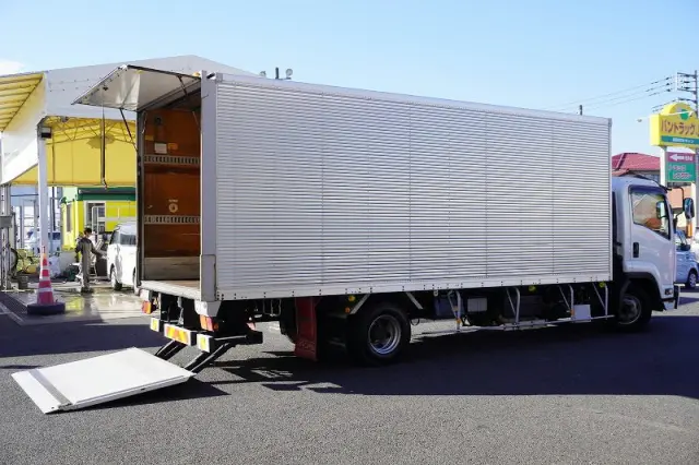 いすゞ フォワード 2RG-FRR90S2(2WD)の写真9