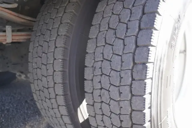 いすゞ フォワード 2RG-FRR90S2(2WD)の写真11