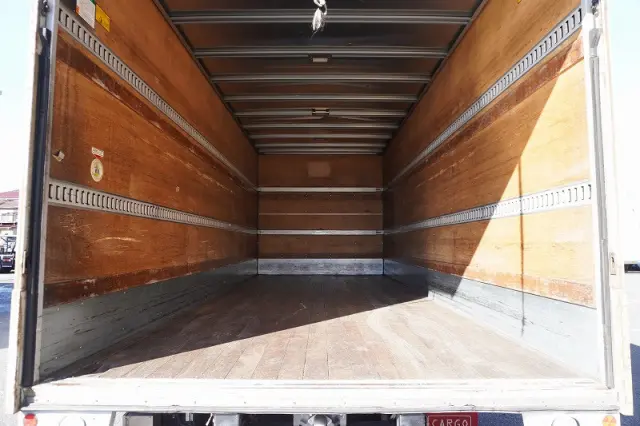 いすゞ フォワード 2RG-FRR90S2(2WD)の写真21