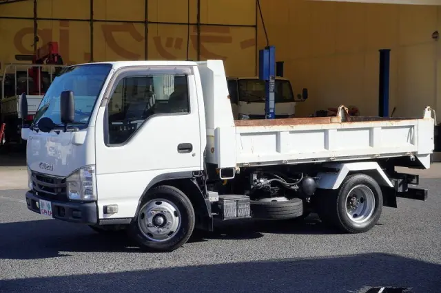 いすゞ エルフ TPG-NKR85AN(2WD)の写真1