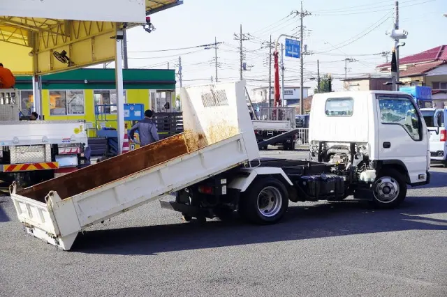 いすゞ エルフ TPG-NKR85AN(2WD)の写真9