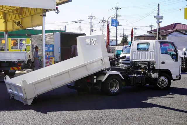 いすゞ エルフ TPG-NKR85AN(2WD)の写真9