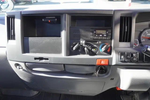 いすゞ エルフ TPG-NKR85AN(2WD)の写真32