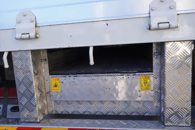 いすゞ フォワード 2RG-FTR90U2(2WD)の写真22