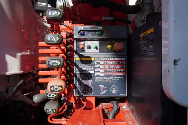 いすゞ フォワード 2RG-FTR90U2(2WD)の写真34