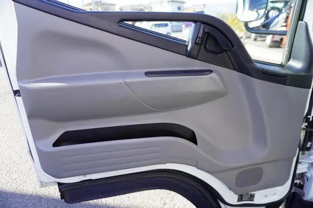 三菱 キャンター 2RG-FBA20(2WD)の写真38