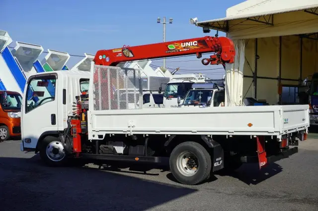 いすゞ エルフ 2RG-NMR88AR(2WD)の写真7