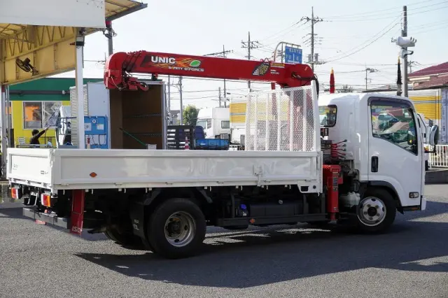 いすゞ エルフ 2RG-NMR88AR(2WD)の写真8