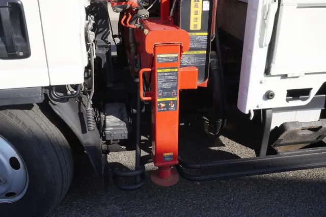 いすゞ エルフ 2RG-NMR88AR(2WD)の写真25