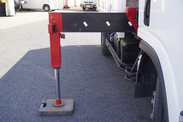 いすゞ エルフ 2RG-NMR88AR(2WD)の写真26