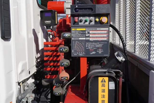 いすゞ エルフ 2RG-NMR88AR(2WD)の写真31