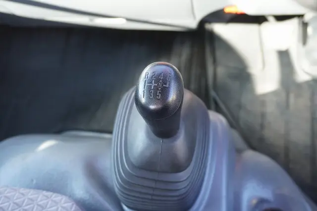 いすゞ エルフ 2RG-NMR88AR(2WD)の写真34