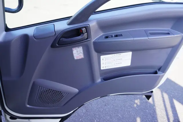 いすゞ エルフ 2RG-NMR88AR(2WD)の写真38