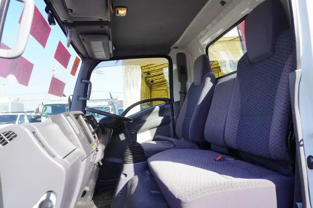 いすゞ エルフ 2RG-NMR88AR(2WD)の写真42