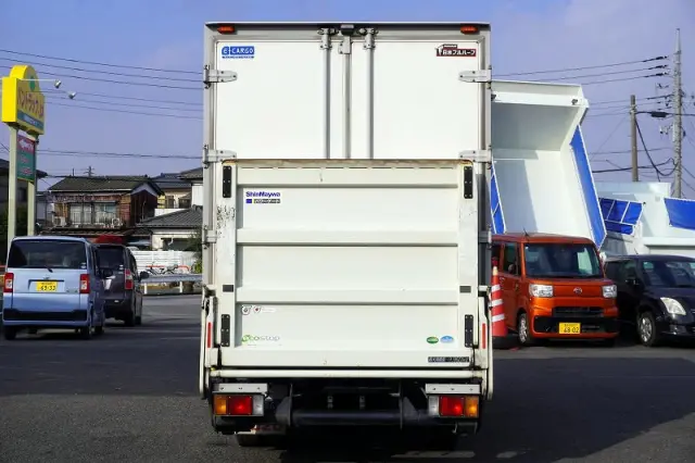 いすゞ エルフ TRG-NLR85AN(2WD)の写真4