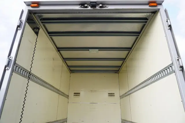 いすゞ エルフ TRG-NLR85AN(2WD)の写真21