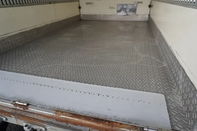 いすゞ エルフ TRG-NLR85AN(2WD)の写真22