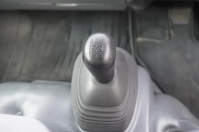 いすゞ エルフ TRG-NLR85AN(2WD)の写真38