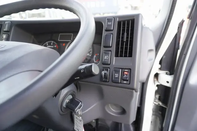 いすゞ エルフ TRG-NLR85AN(2WD)の写真42