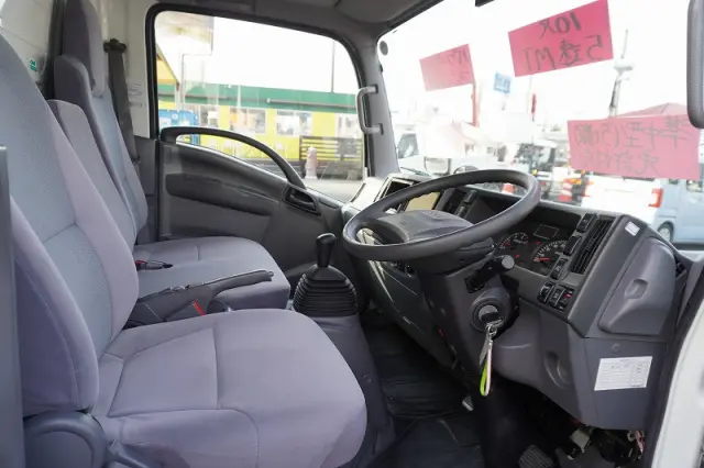 いすゞ エルフ TRG-NLR85AN(2WD)の写真45