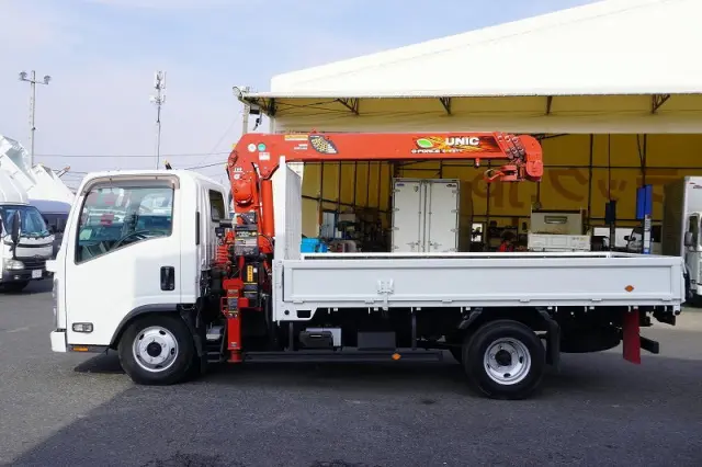 いすゞ エルフ 2RG-NMR88AR(2WD)の写真3