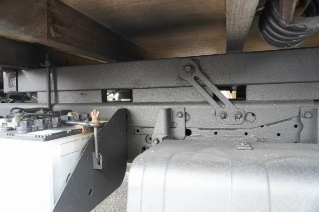 いすゞ エルフ 2RG-NMR88AR(2WD)の写真12