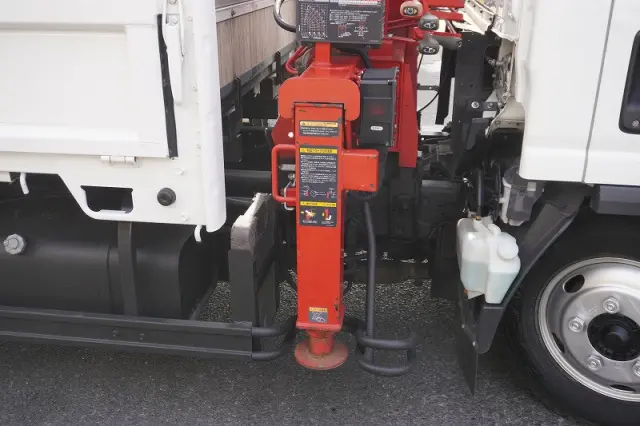 いすゞ エルフ 2RG-NMR88AR(2WD)の写真23