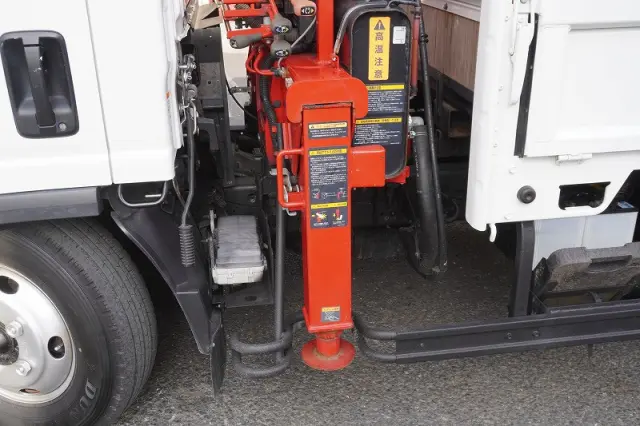 いすゞ エルフ 2RG-NMR88AR(2WD)の写真24