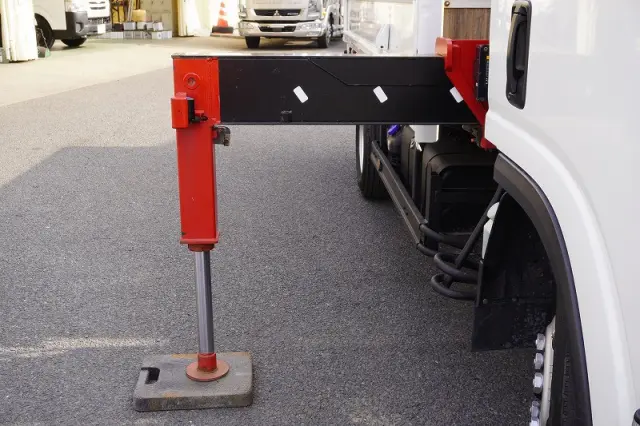 いすゞ エルフ 2RG-NMR88AR(2WD)の写真25