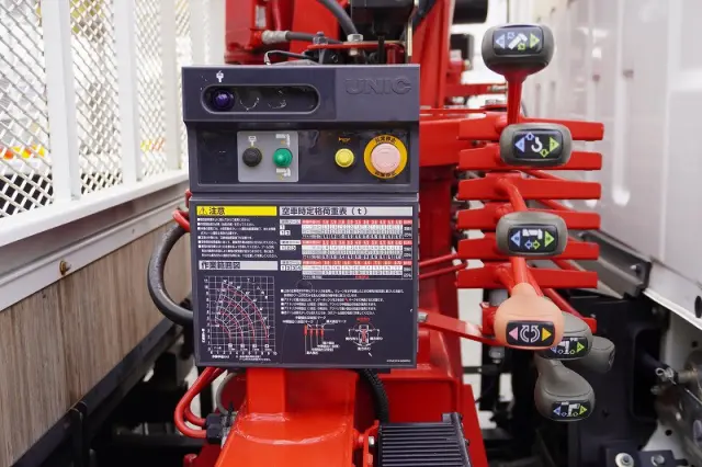 いすゞ エルフ 2RG-NMR88AR(2WD)の写真29