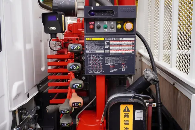 いすゞ エルフ 2RG-NMR88AR(2WD)の写真30