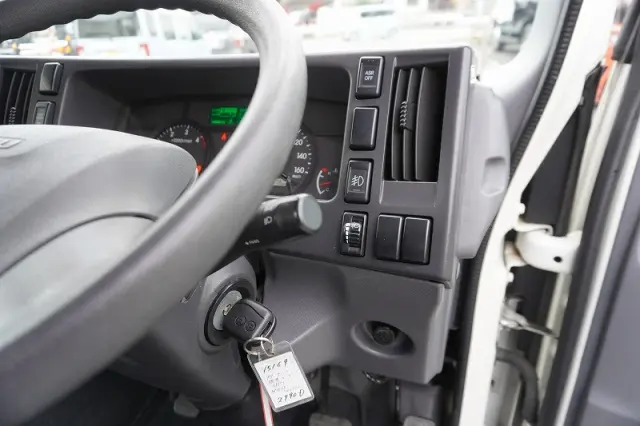 いすゞ エルフ 2RG-NMR88AR(2WD)の写真36