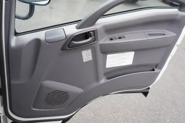 いすゞ エルフ 2RG-NMR88AR(2WD)の写真37