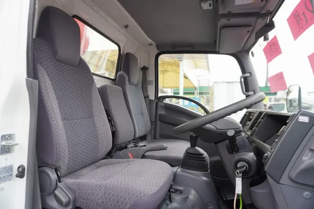 いすゞ エルフ 2RG-NMR88AR(2WD)の写真38