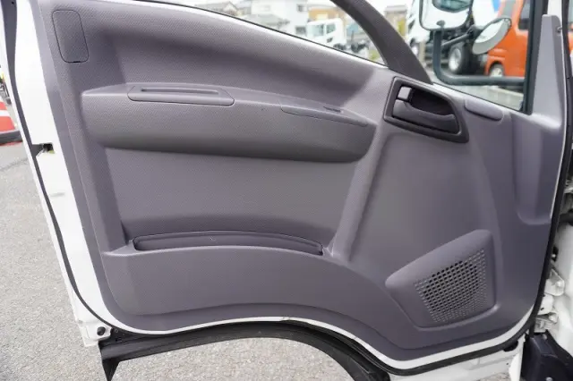 いすゞ エルフ 2RG-NMR88AR(2WD)の写真42