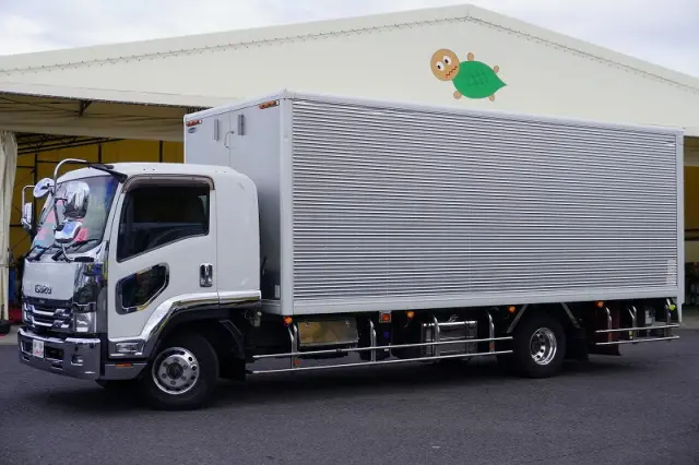 いすゞ フォワード 2RG-FRR90S2(2WD)の写真1