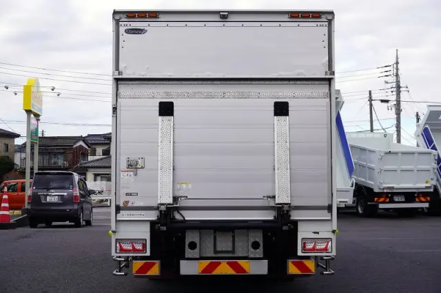 いすゞ フォワード 2RG-FRR90S2(2WD)の写真4