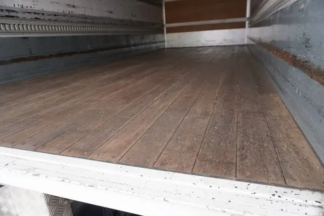 いすゞ フォワード 2RG-FRR90S2(2WD)の写真22