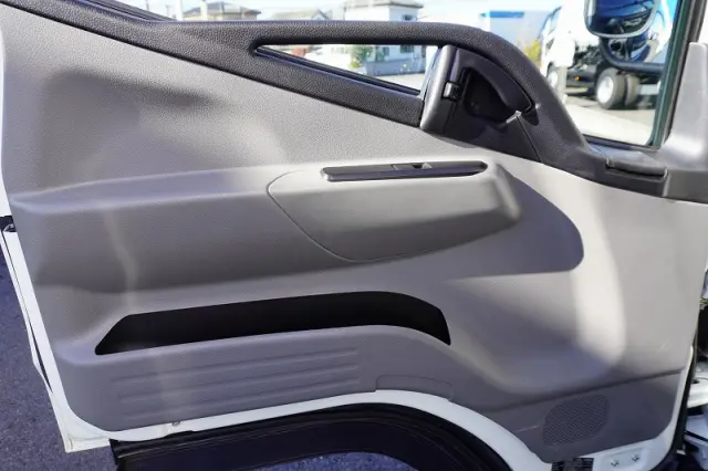 三菱 キャンター 2RG-FBA20(2WD)の写真44