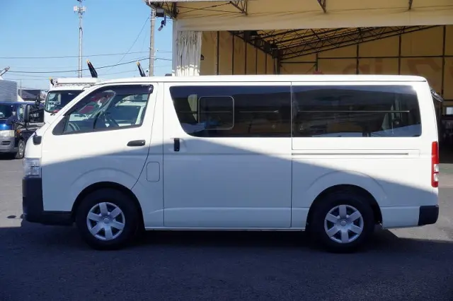 トヨタ ハイエースバン CBF-TRH200V(2WD)の写真3