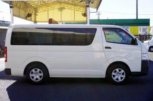 トヨタ ハイエースバン CBF-TRH200V(2WD)の写真5