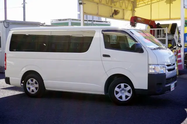 トヨタ ハイエースバン CBF-TRH200V(2WD)の写真6