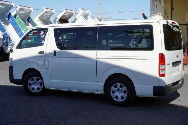 トヨタ ハイエースバン CBF-TRH200V(2WD)の写真7